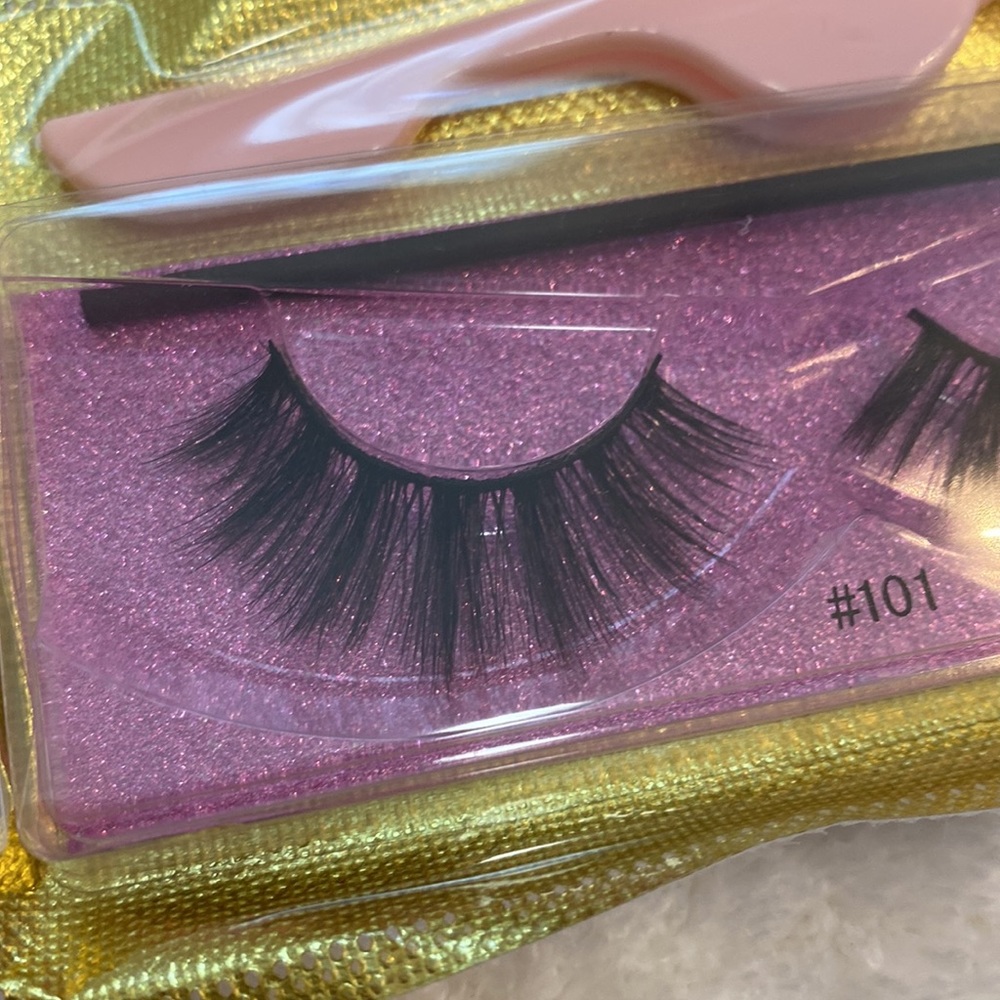 Lashes- PRETTY 😍 101 - Picture 2 of 3
